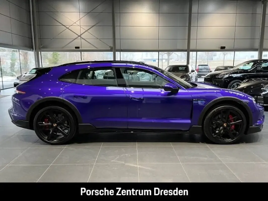 Porsche Taycan - Thumbnail 10