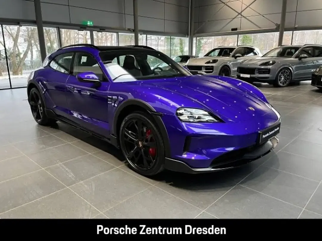 Porsche Taycan - Thumbnail 11