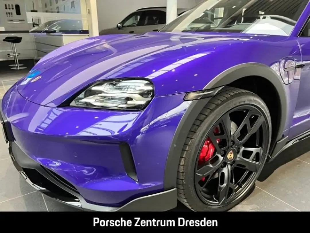 Porsche Taycan - Thumbnail 12