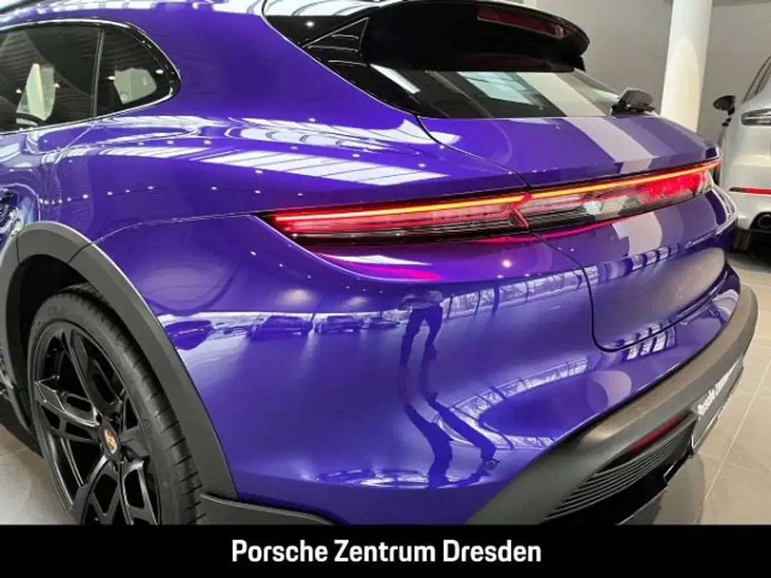 Porsche Taycan - Thumbnail 13