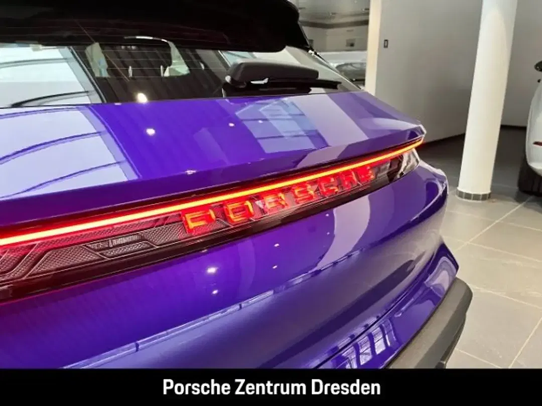 Porsche Taycan - Thumbnail 15