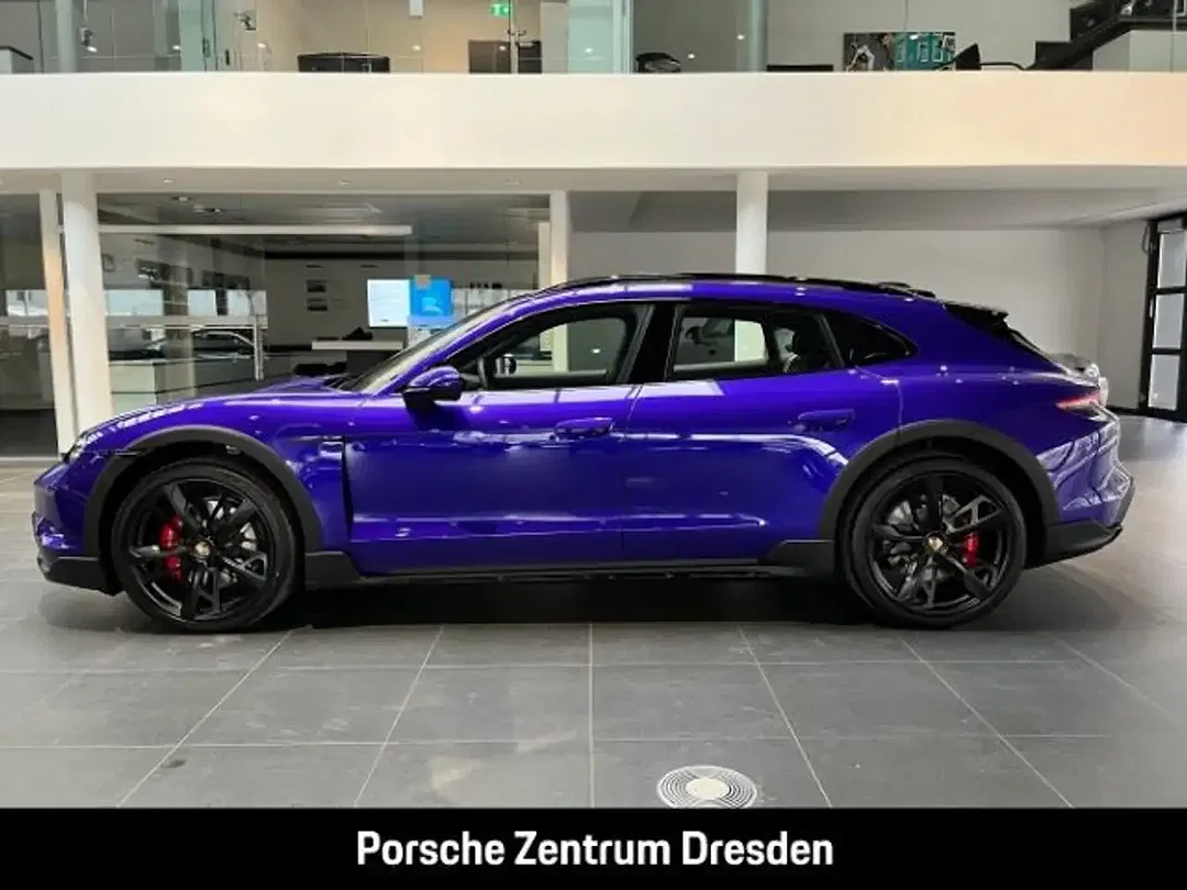 Porsche Taycan - Thumbnail 2