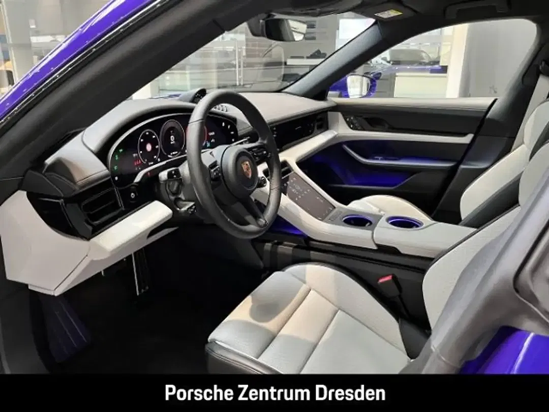 Porsche Taycan - Thumbnail 4