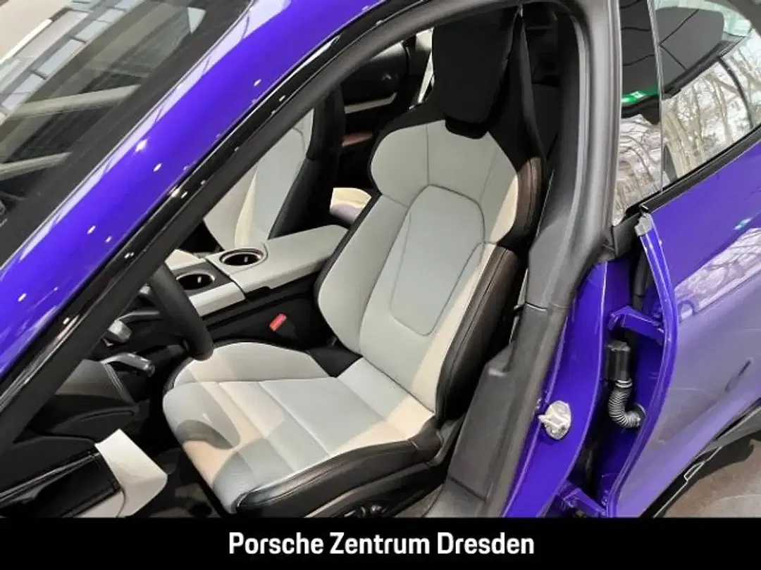 Porsche Taycan - Thumbnail 5