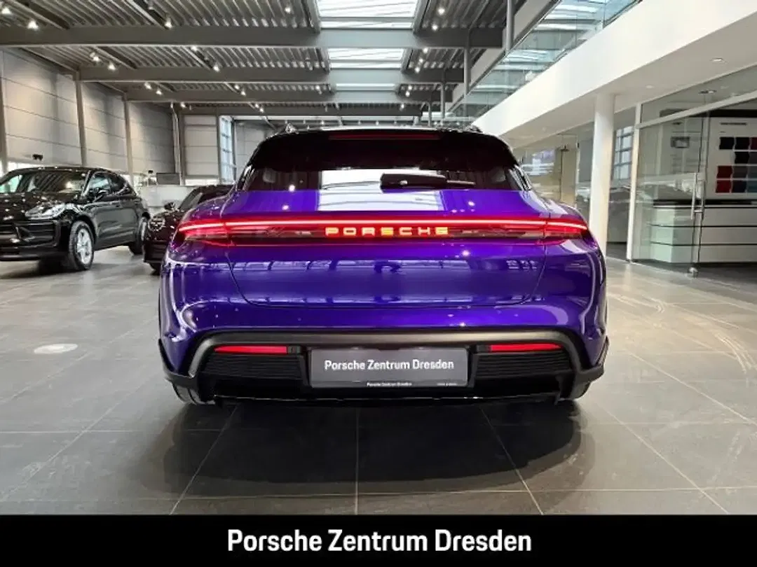 Porsche Taycan - Thumbnail 7