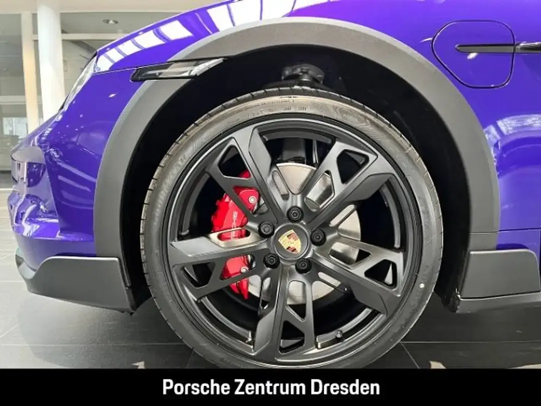 Porsche Taycan - Thumbnail 8
