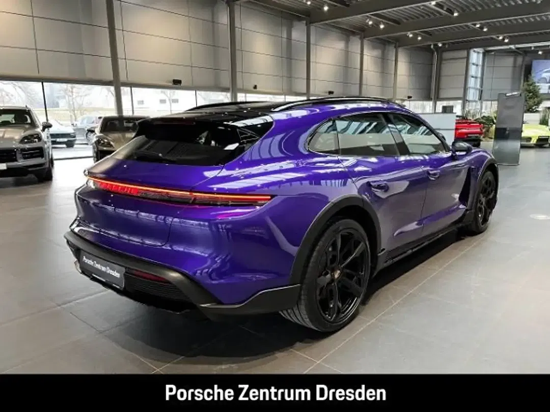 Porsche Taycan - Thumbnail 9