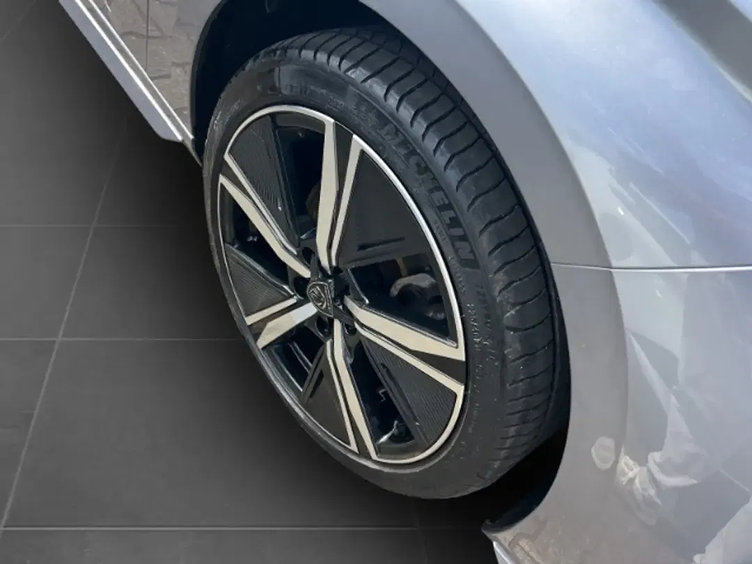 Peugeot 308 - Thumbnail 8