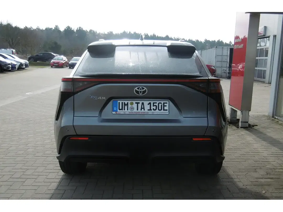 Toyota bZ4X - Thumbnail 5