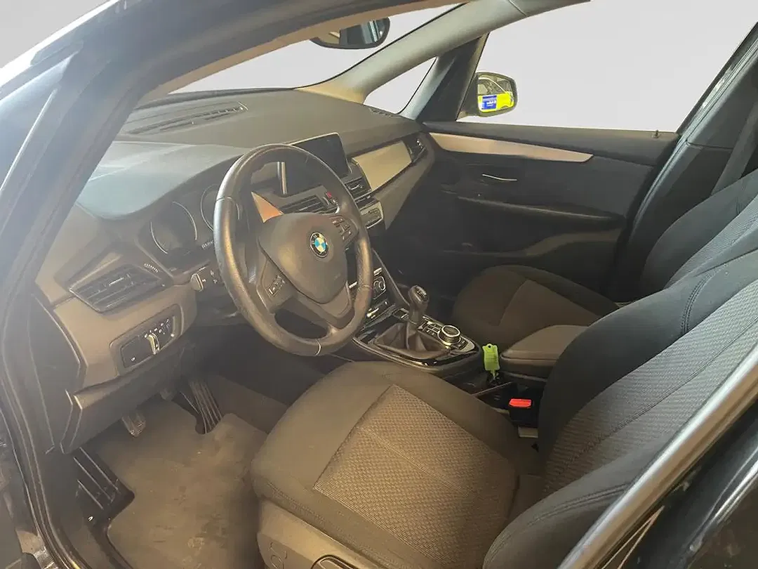 BMW 216 - Thumbnail 9