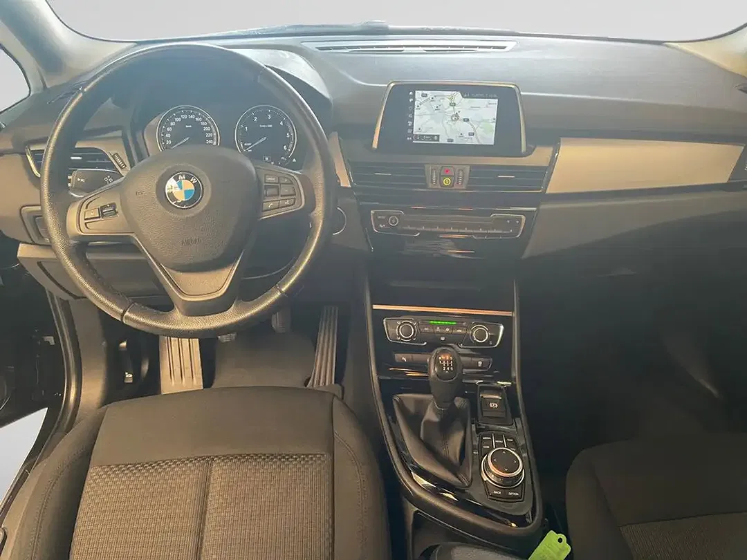 BMW 216 - Thumbnail 11