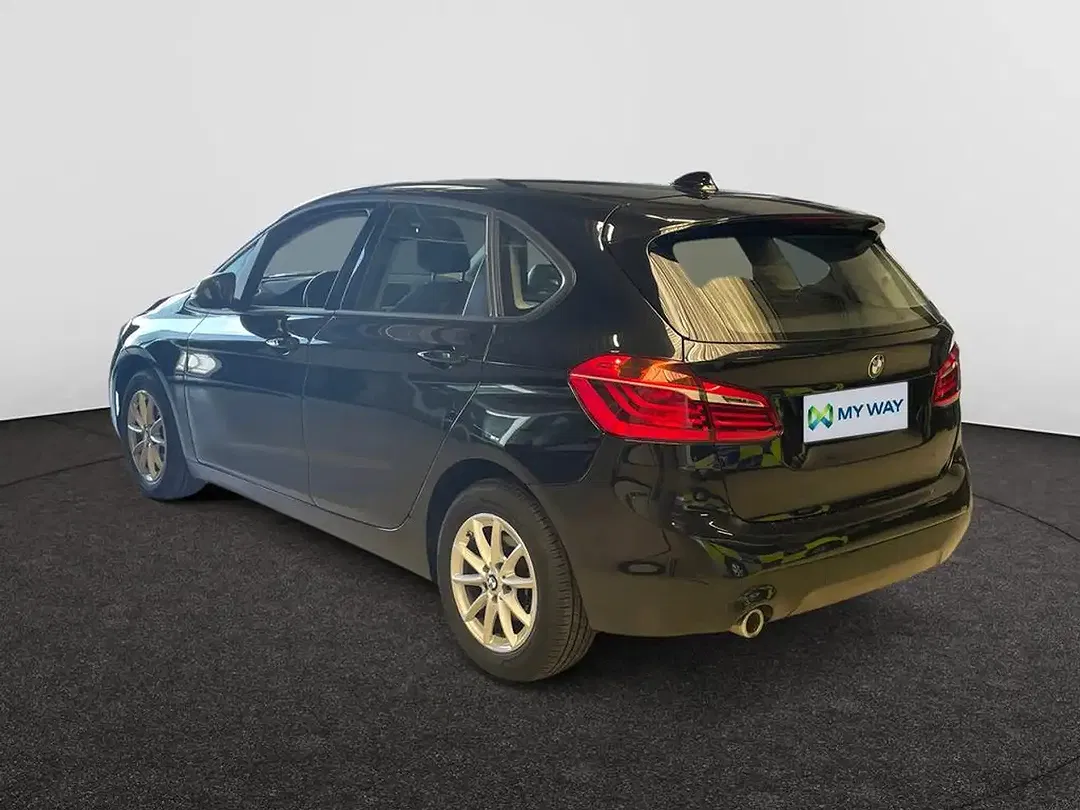 BMW 216 - Thumbnail 3