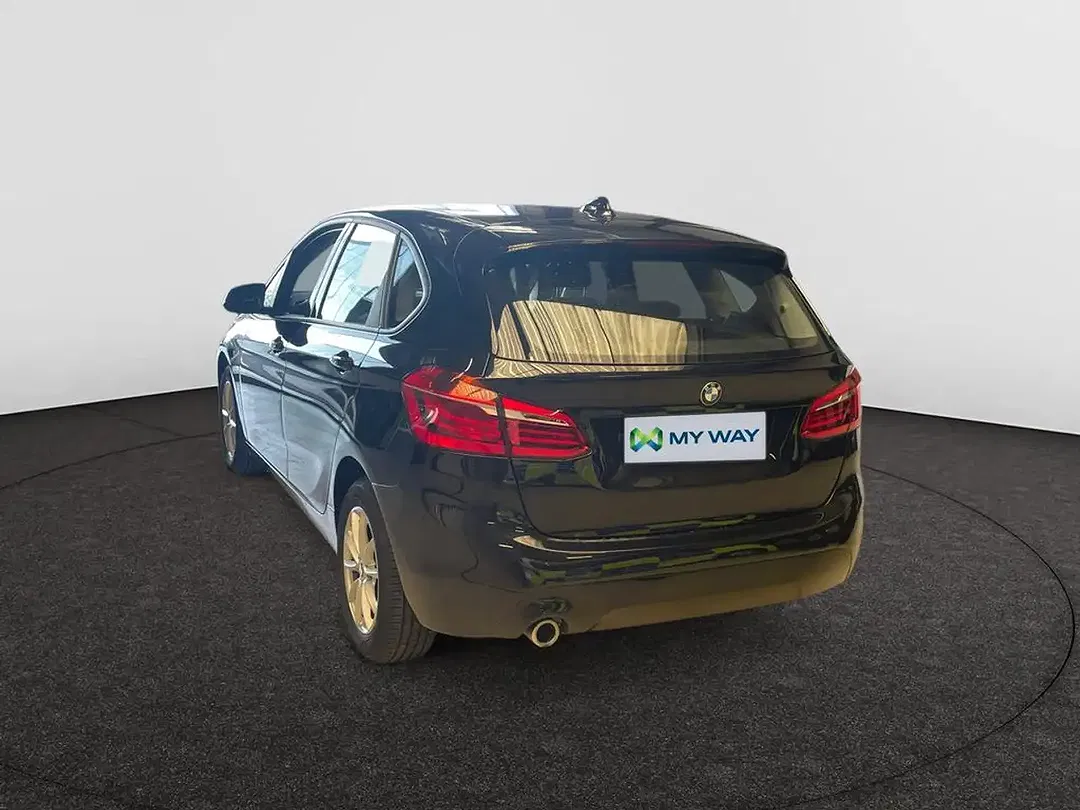 BMW 216 - Thumbnail 4