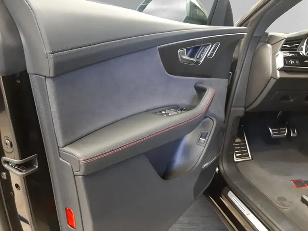 Audi RS Q8 - Thumbnail 13
