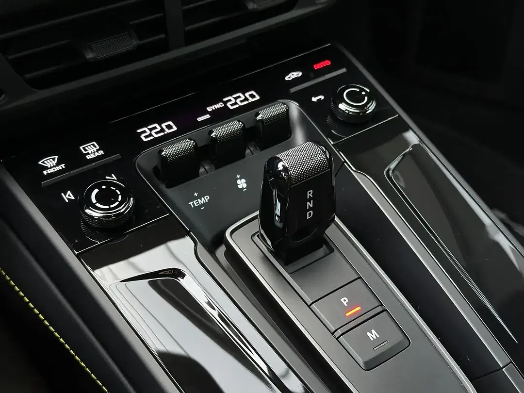 Porsche 992 - Thumbnail 12