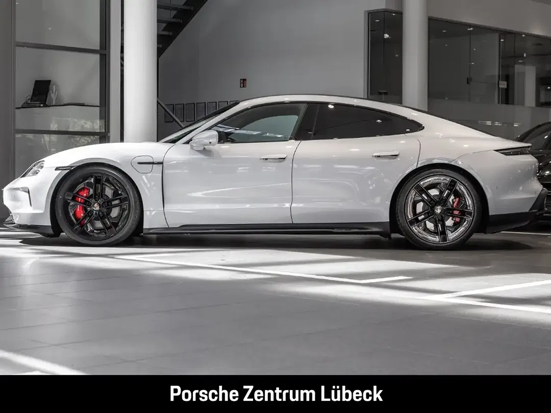 Porsche Taycan - Thumbnail 12