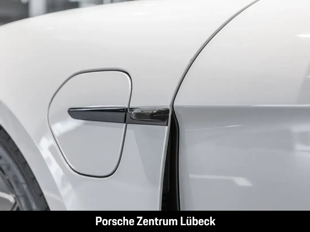Porsche Taycan - Thumbnail 14