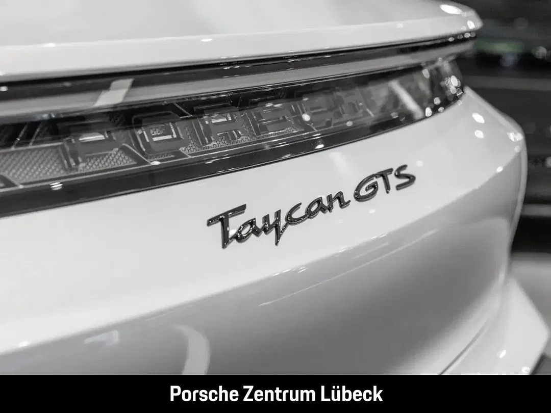 Porsche Taycan - Thumbnail 15