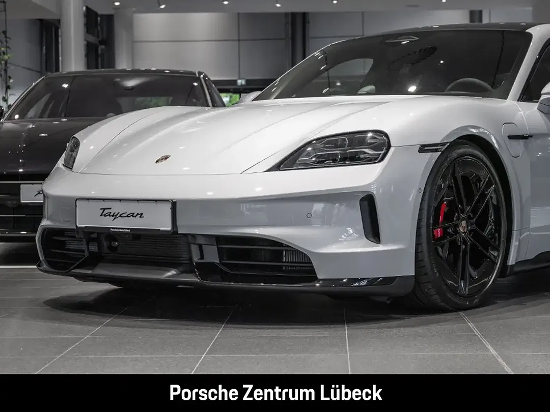 Porsche Taycan - Thumbnail 3