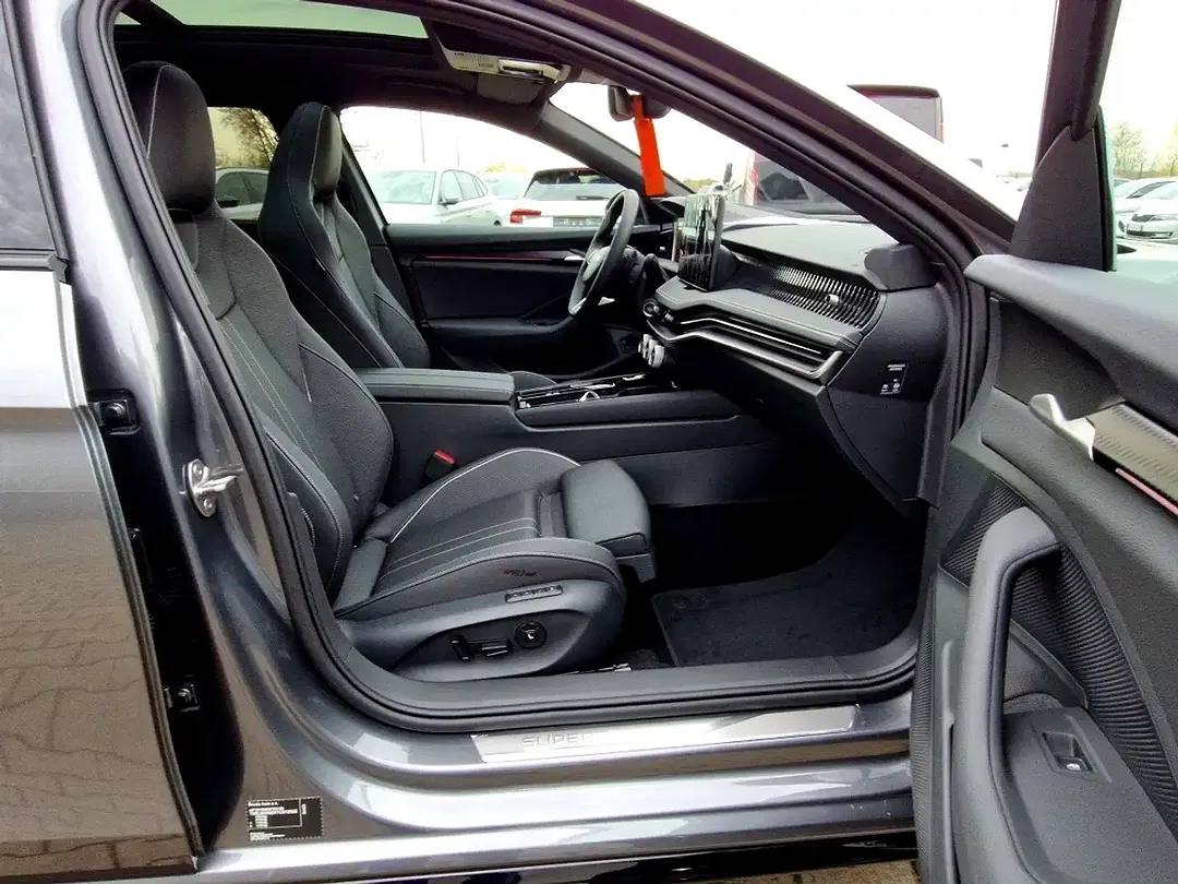 Skoda Superb - Thumbnail 8
