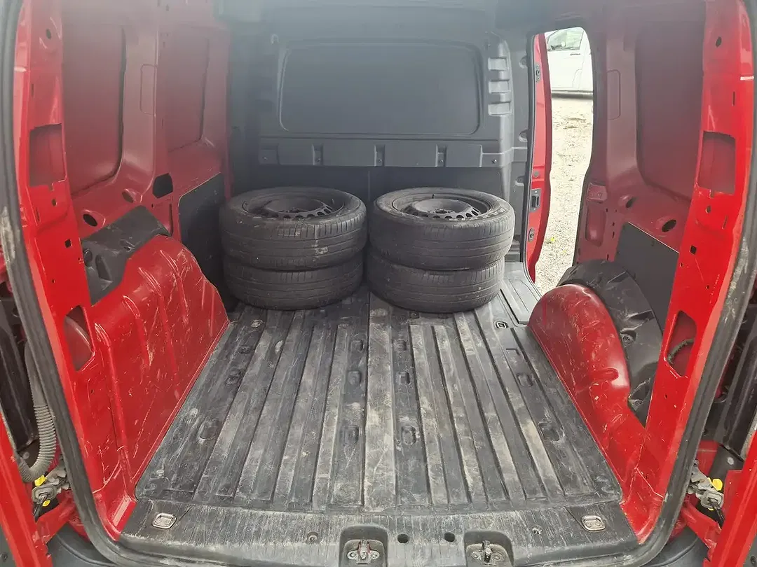 Volkswagen Caddy - Thumbnail 5