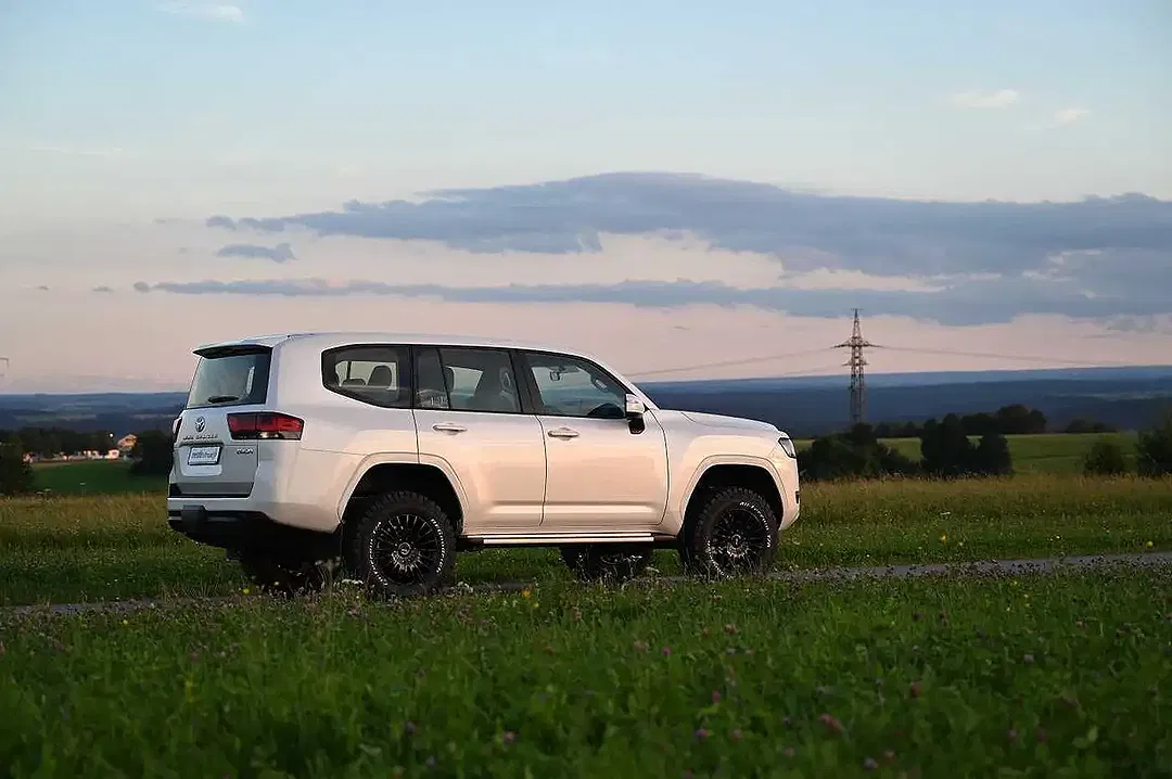Toyota Land Cruiser - Thumbnail 14