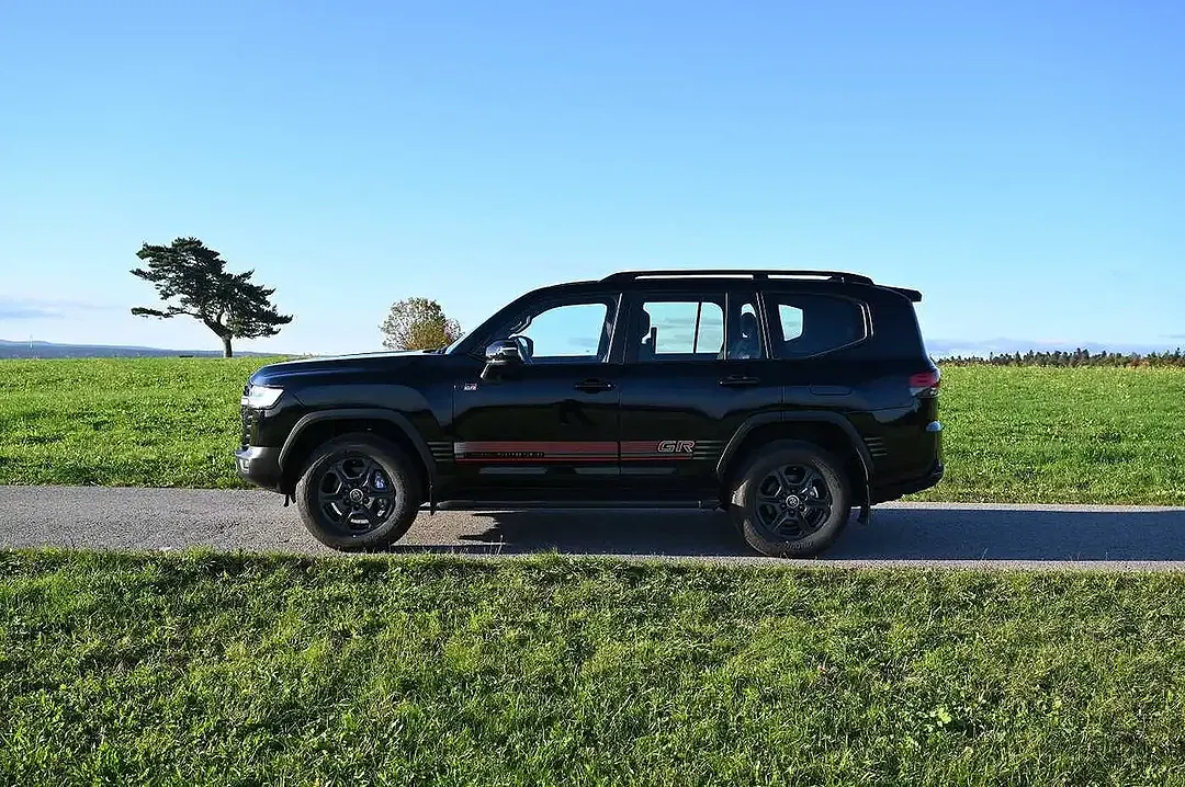 Toyota Land Cruiser - Thumbnail 2