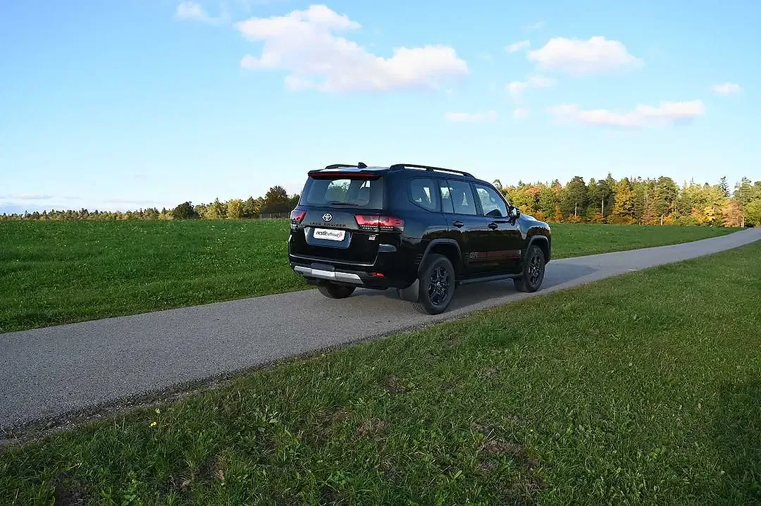 Toyota Land Cruiser - Thumbnail 4