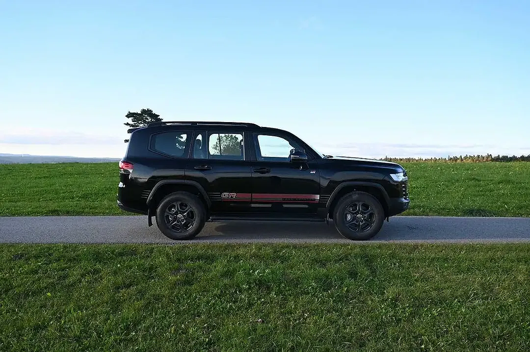 Toyota Land Cruiser - Thumbnail 5