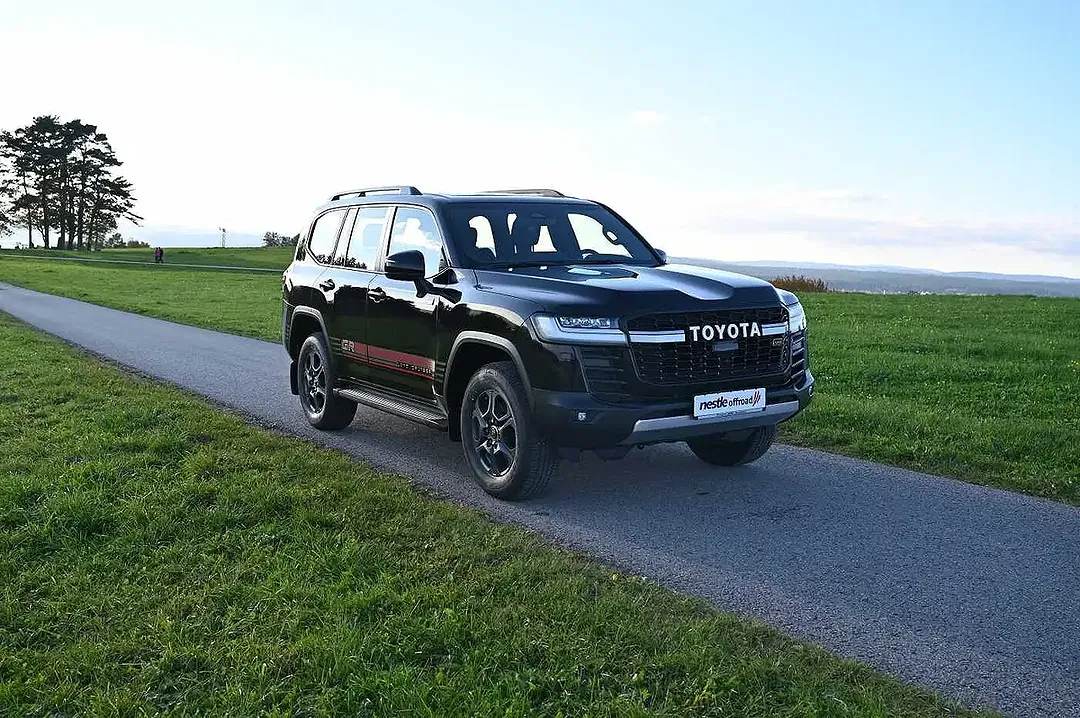 Toyota Land Cruiser - Thumbnail 6