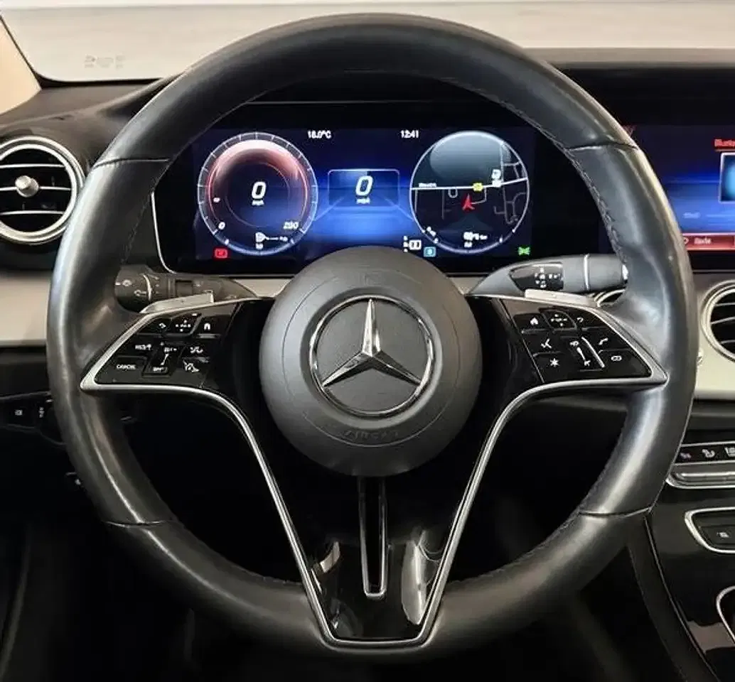 Mercedes-Benz E 300 - Thumbnail 13