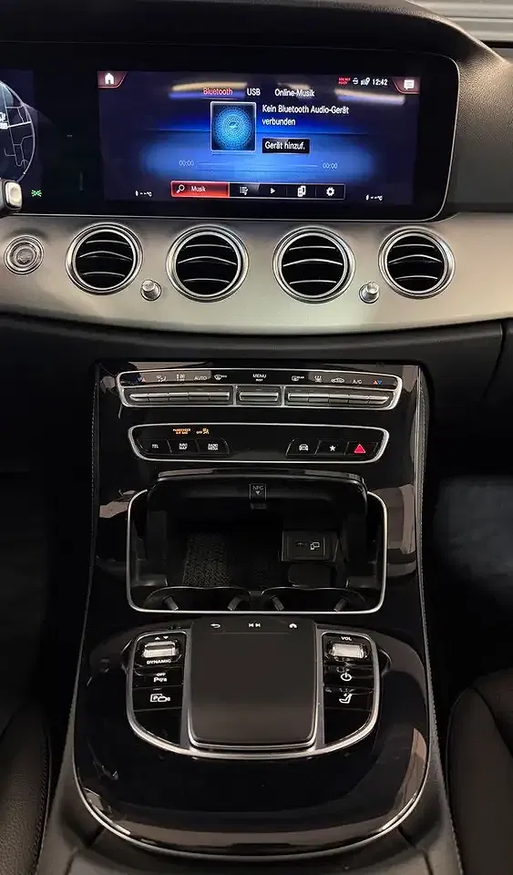 Mercedes-Benz E 300 - Thumbnail 14