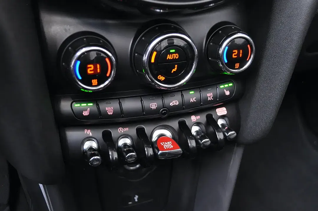 MINI Cooper Cabrio - Thumbnail 23