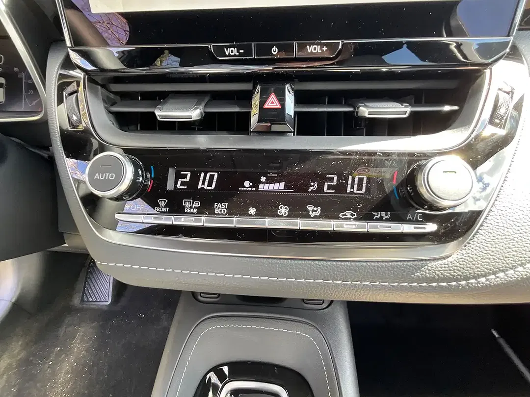 Toyota Corolla - Thumbnail 9