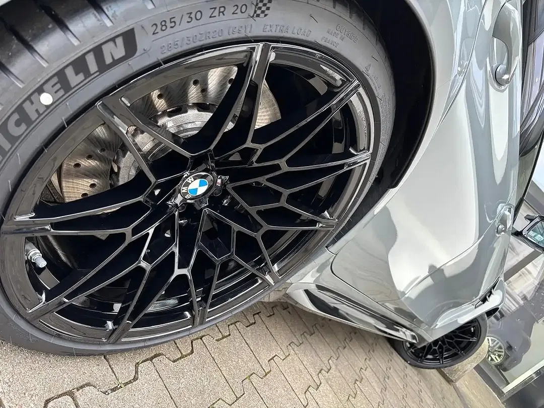 BMW M3 - Thumbnail 4