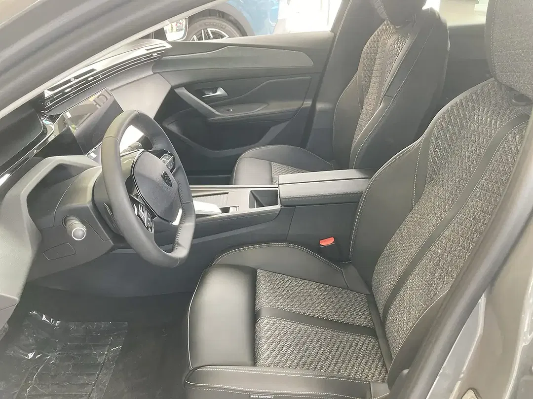Peugeot 308 - Thumbnail 6