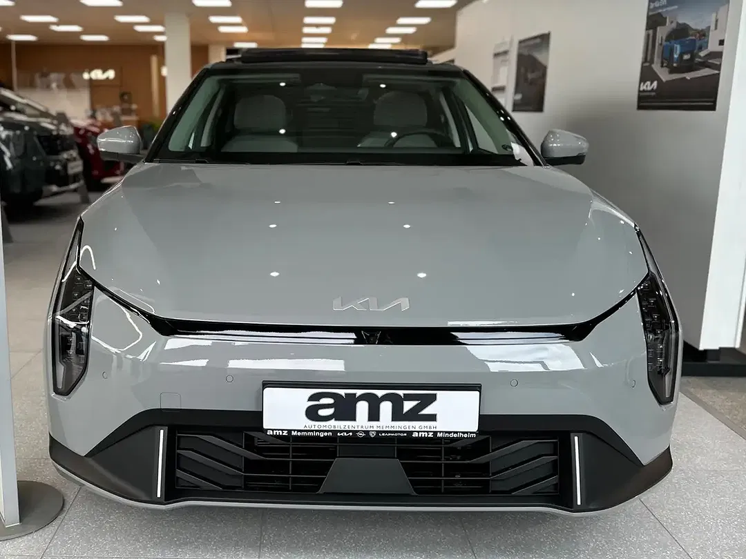 Kia EV4 - Thumbnail 2