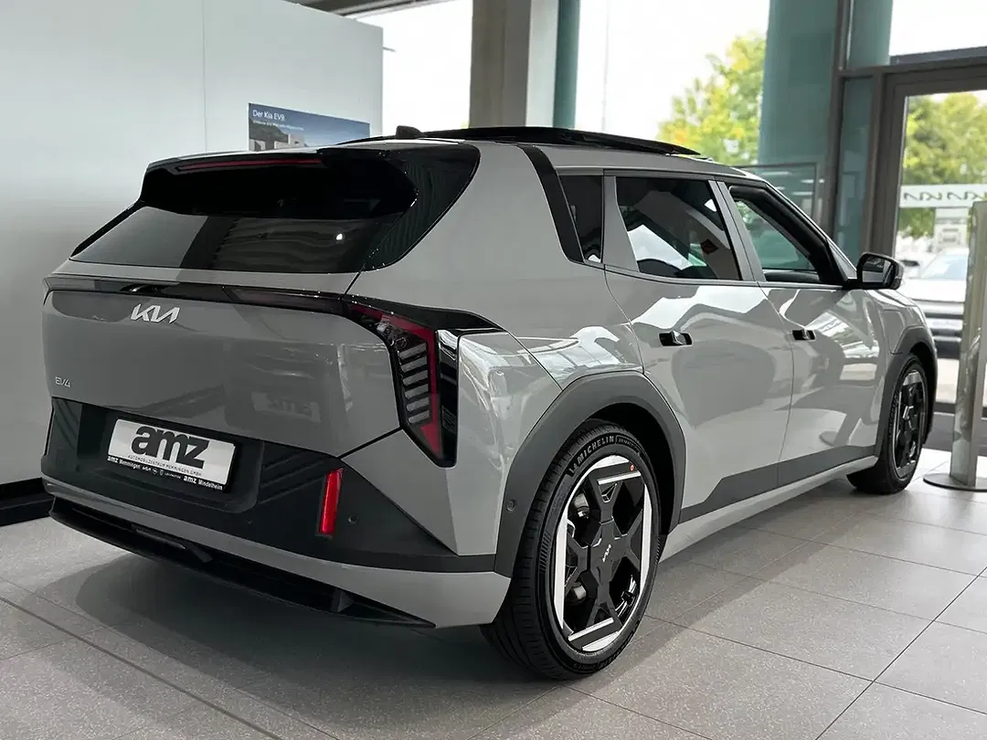 Kia EV4 - Thumbnail 5