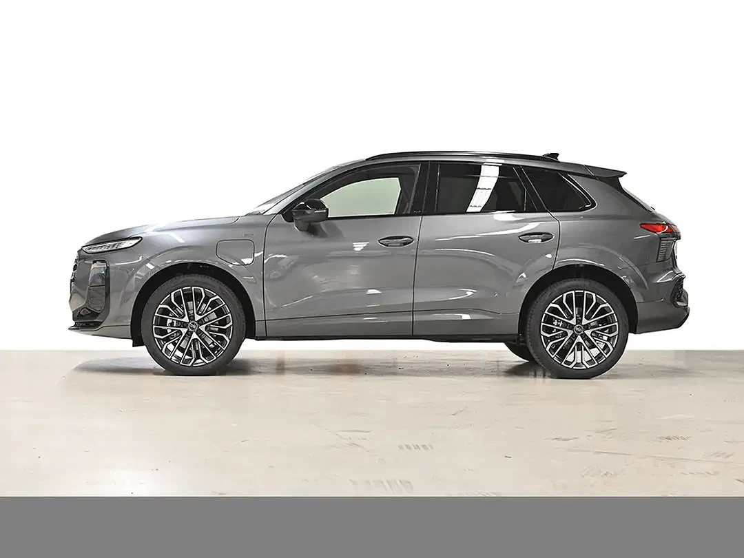Audi Q3 - Thumbnail 3