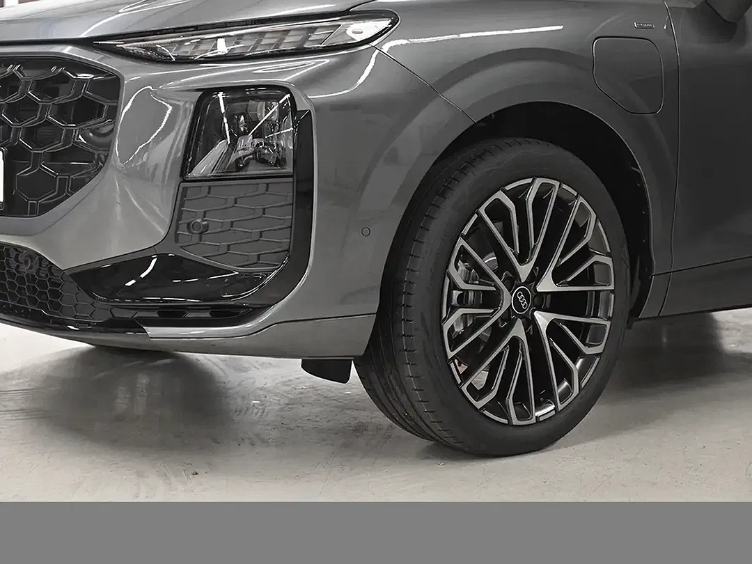 Audi Q3 - Thumbnail 5