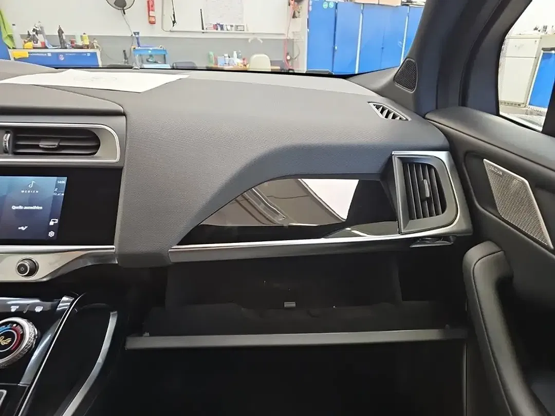 Jaguar I-Pace - Thumbnail 24