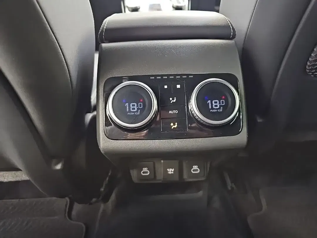 Jaguar I-Pace - Thumbnail 27