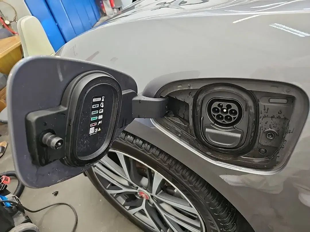 Jaguar I-Pace - Thumbnail 33