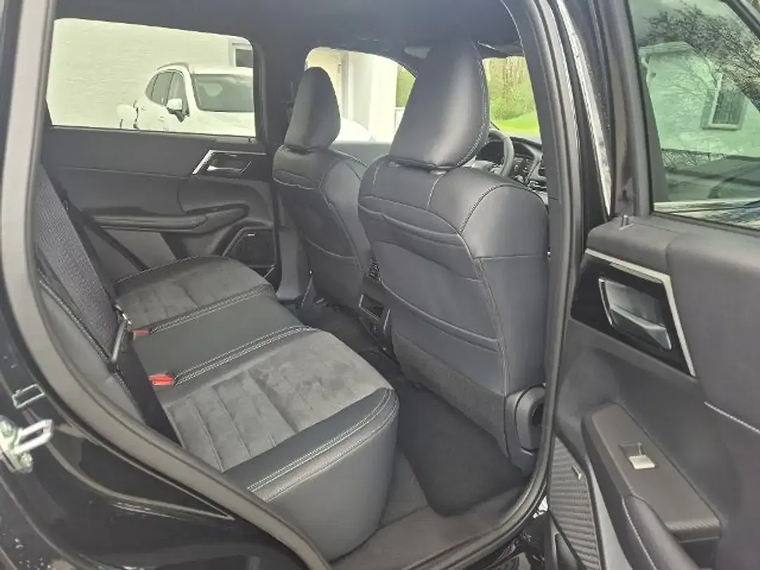 Mitsubishi Outlander - Thumbnail 12
