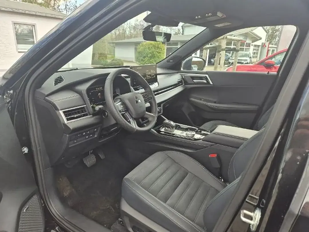 Mitsubishi Outlander - Thumbnail 14