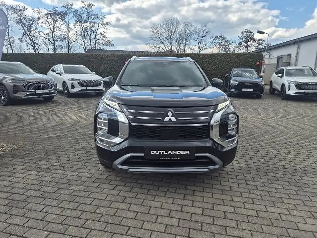 Mitsubishi Outlander - Thumbnail 2