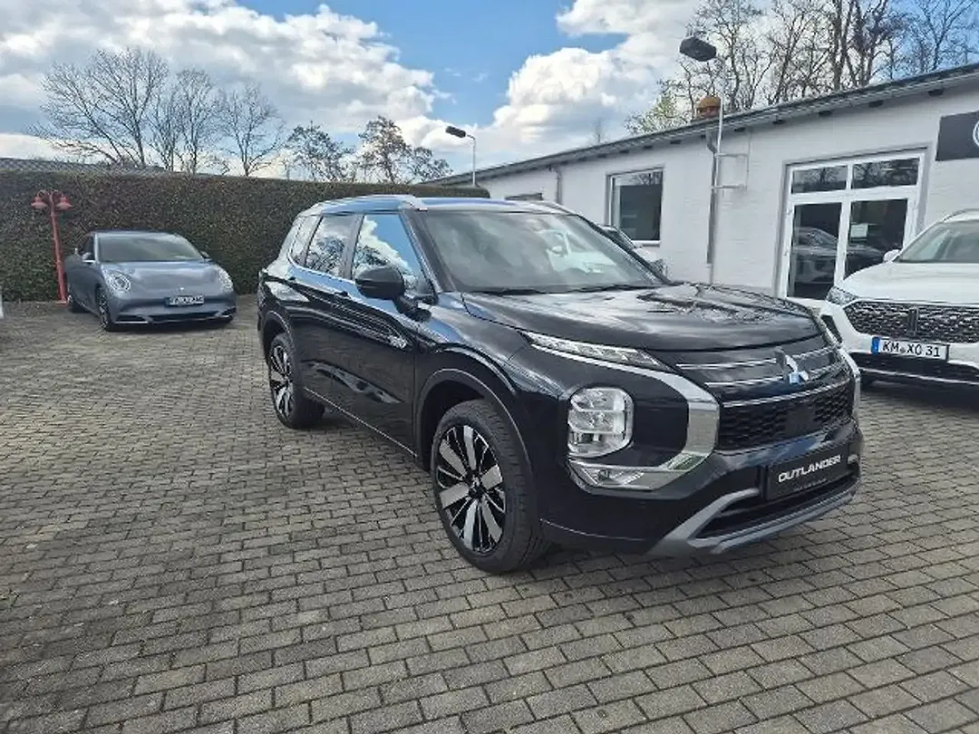 Mitsubishi Outlander - Thumbnail 3