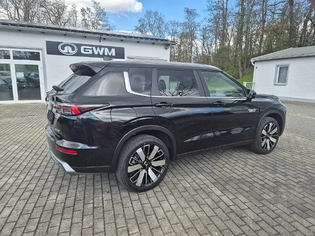 Mitsubishi Outlander - Thumbnail 5