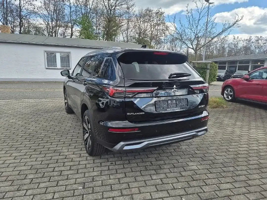 Mitsubishi Outlander - Thumbnail 7