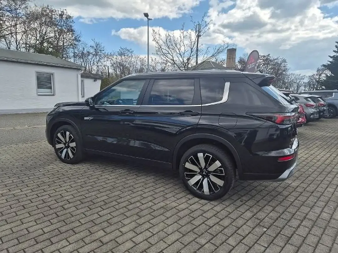 Mitsubishi Outlander - Thumbnail 8
